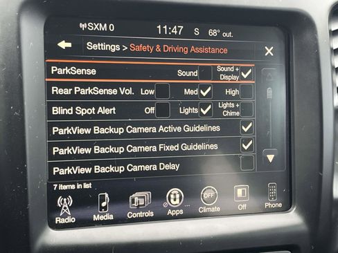 Used 2017 Jeep Cherokee Latitude w/ Comfort/Convenience Group FWD image 22