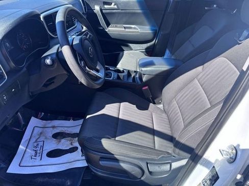 Used 2020 Kia Sportage LX image 10