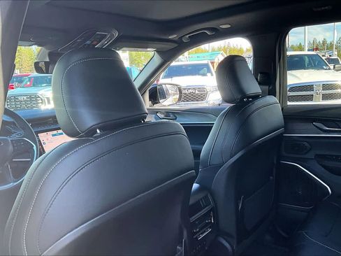 New 2026 Jeep Grand Cherokee Limited AWD/4WD image 12