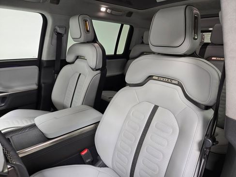 Used 2023 Rivian R1S Launch Edition image 12