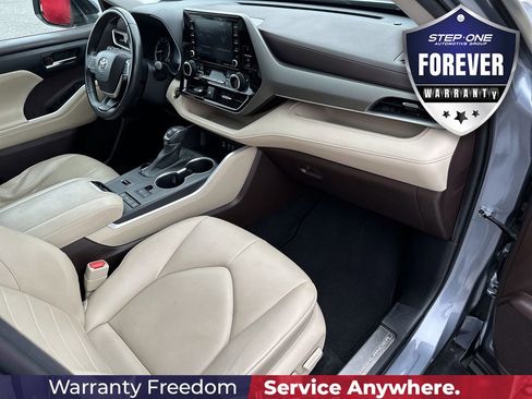 Used 2022 Toyota Highlander XLE FWD image 39