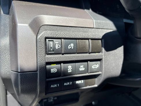 Used 2025 Toyota Tacoma TRD Sport w/ TRD Sport Premium Package AWD/4WD image 18