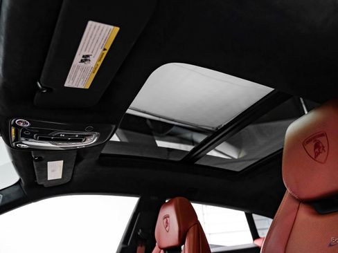 Used 2022 Lamborghini Urus image 39