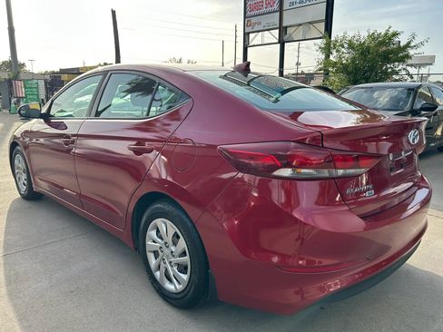 Used 2017 Hyundai Elantra SE FWD image 3