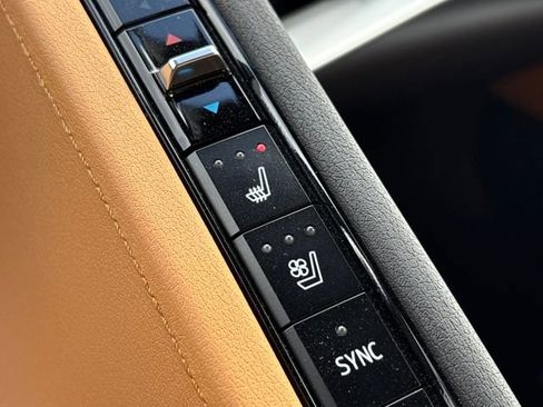 Used 2022 Chevrolet Corvette Stingray Preferred Cpe w/ Engine Appearance Package image 19