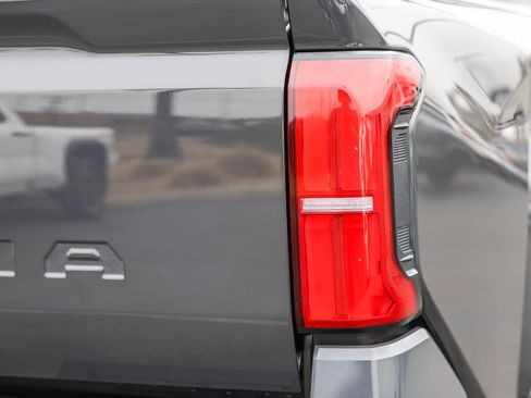 Certified 2025 Toyota Tacoma SR5 AWD/4WD image 24