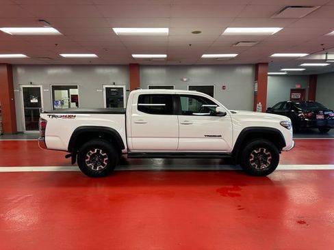 Certified 2023 Toyota Tacoma TRD Off-Road AWD/4WD image 3