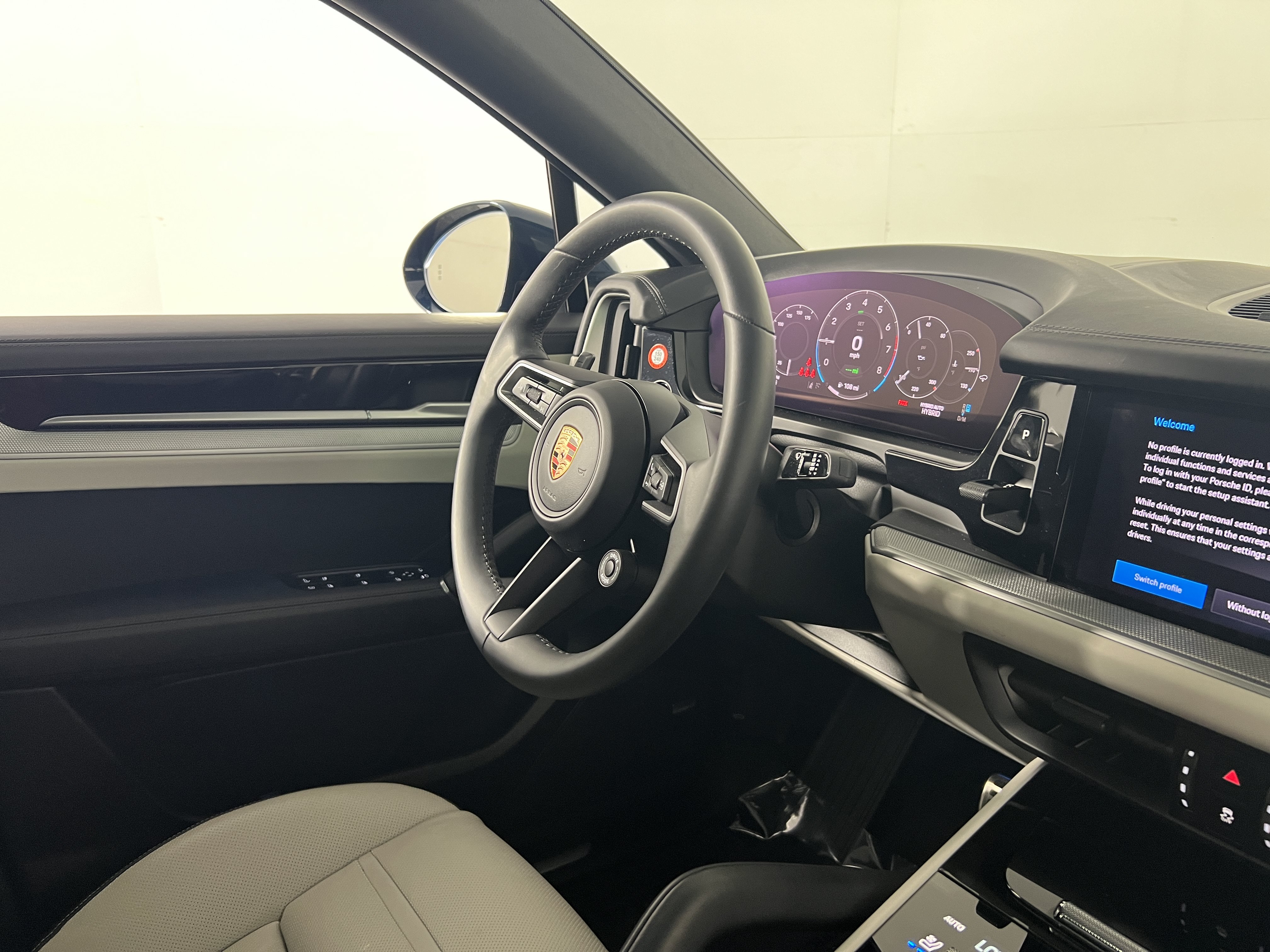 Used 2026 Porsche Cayenne E-Hybrid Coupe AWD/4WD image 12