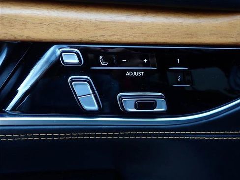 Used 2022 Jeep Grand Wagoneer Series III AWD/4WD image 14