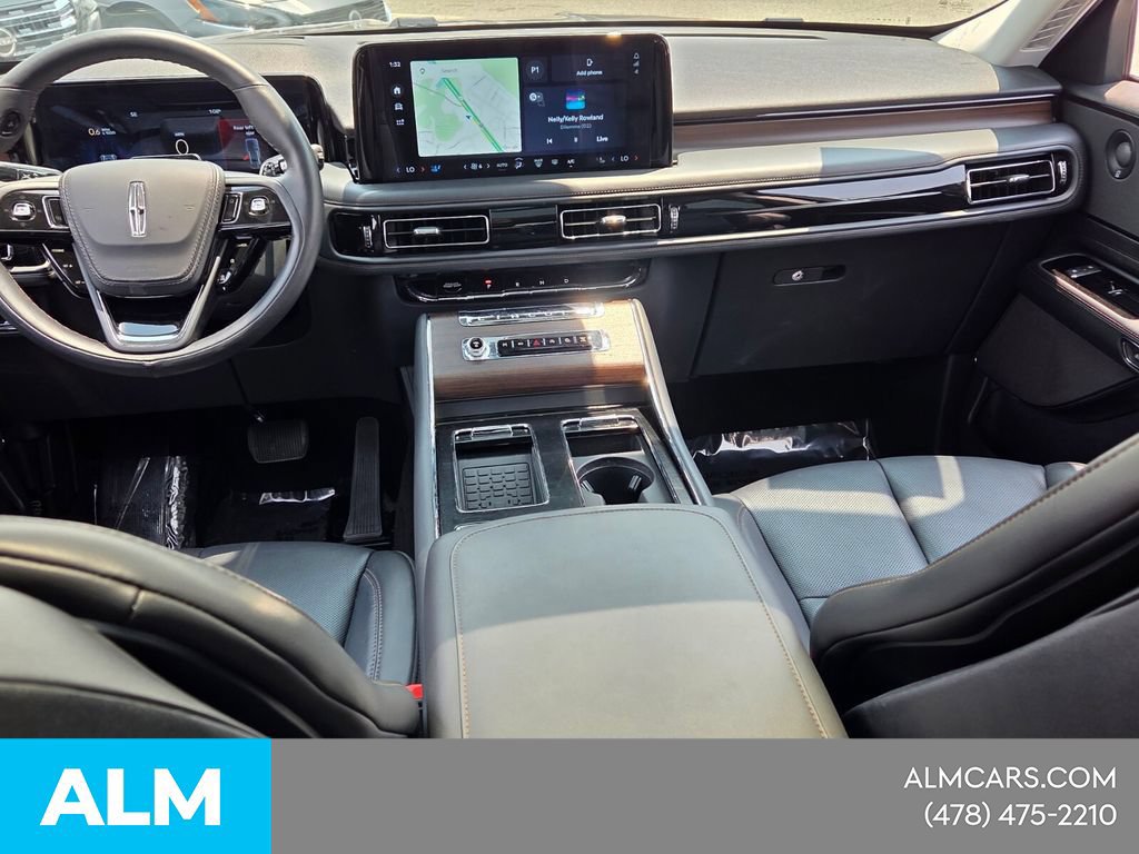 Used 2025 Lincoln Aviator Reserve AWD/4WD image 8