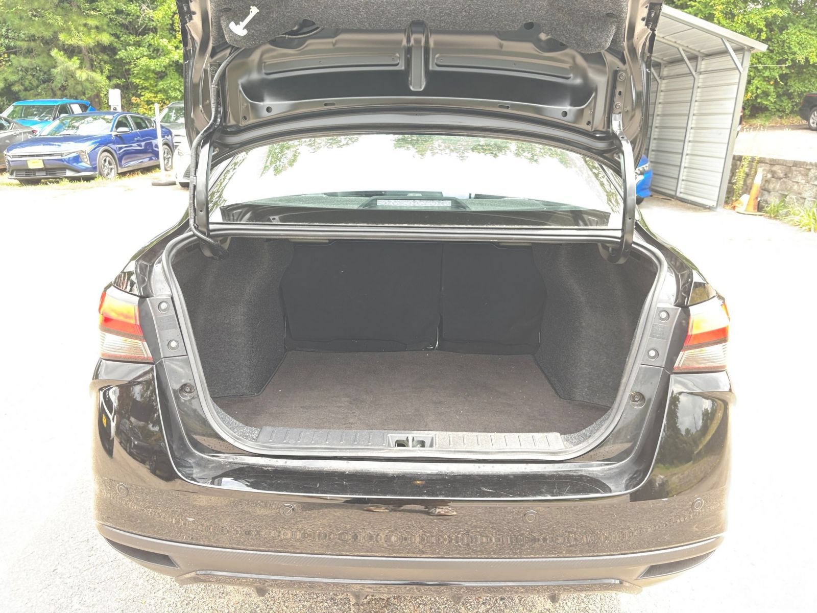 Used 2025 Nissan Versa SV FWD image 27