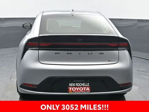 Used 2025 Toyota Prius XLE image 4