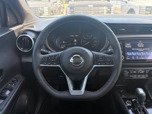 Used 2021 Nissan Kicks SR w/ SR Premium Package FWD image 14