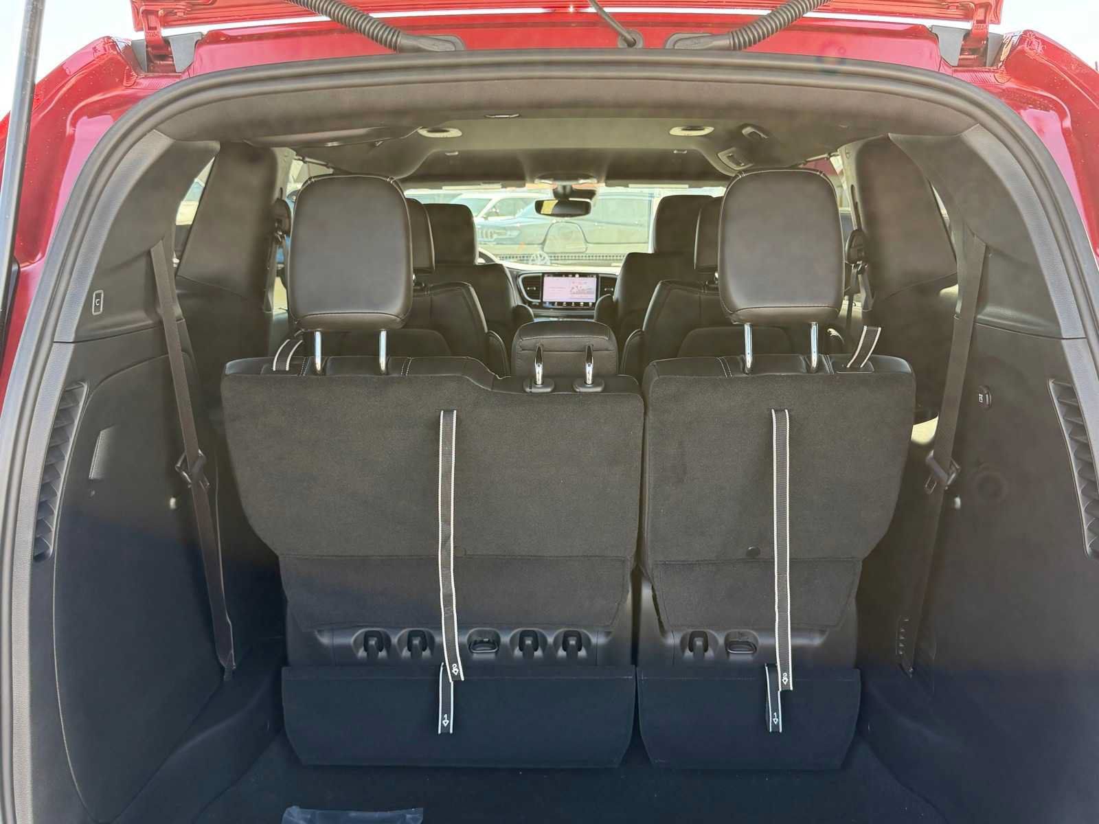 New 2026 Chrysler Pacifica Select AWD/4WD image 18
