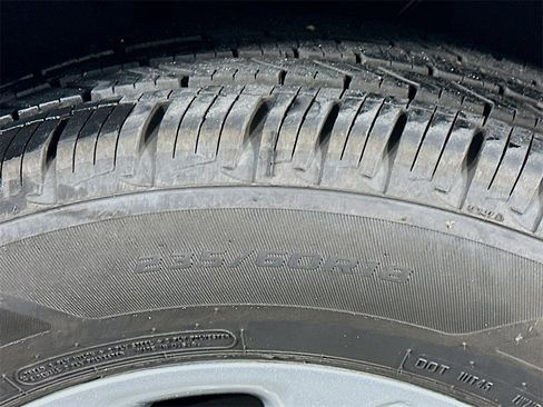 Used 2019 Land Rover Discovery Sport SE image 32