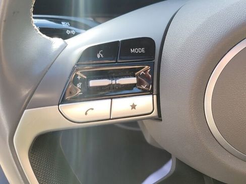 Used 2025 Hyundai Elantra SEL image 21