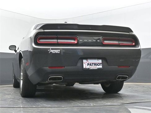 Used 2022 Dodge Challenger SXT image 34