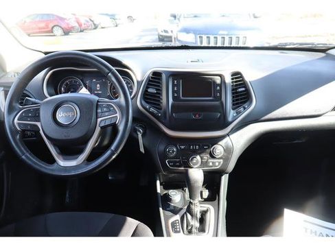 Used 2015 Jeep Cherokee Latitude image 9