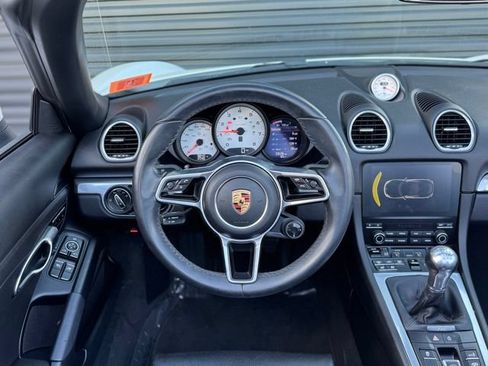 Used 2024 Porsche 718 Boxster RWD image 19