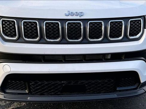 Used 2024 Jeep Compass Latitude image 29