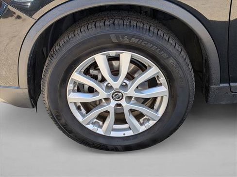 Used 2020 Nissan Rogue SV image 9