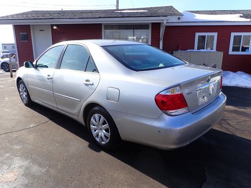 Used 2006 Toyota Camry LE image 4