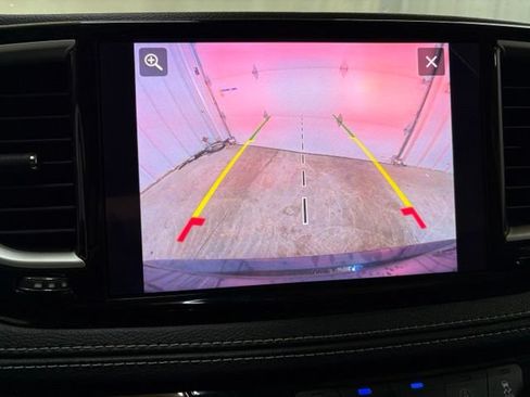 Used 2023 Chrysler Pacifica Touring-L FWD image 47