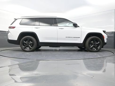 Used 2025 Jeep Grand Cherokee L Limited w/ Black Appearance Package AWD/4WD image 38