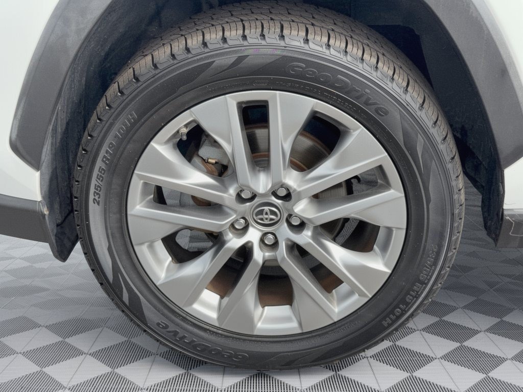 Used 2019 Toyota RAV4 XLE Premium FWD image 13