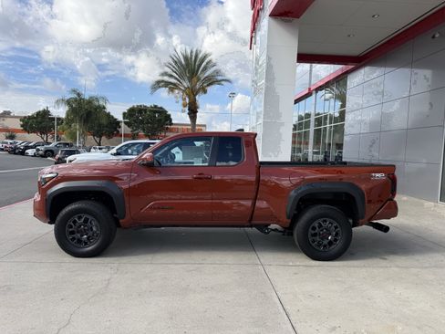 Certified 2025 Toyota Tacoma PreRunner image 8