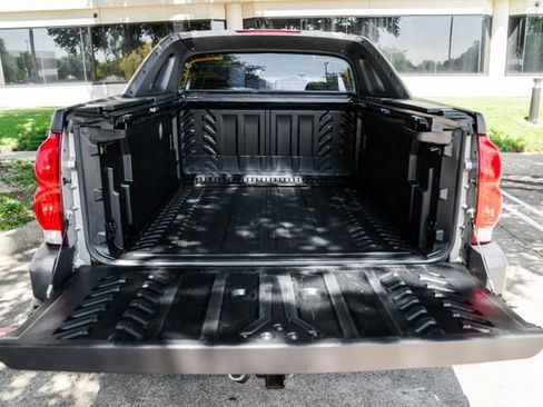 Used 2004 Chevrolet Avalanche 2WD image 75