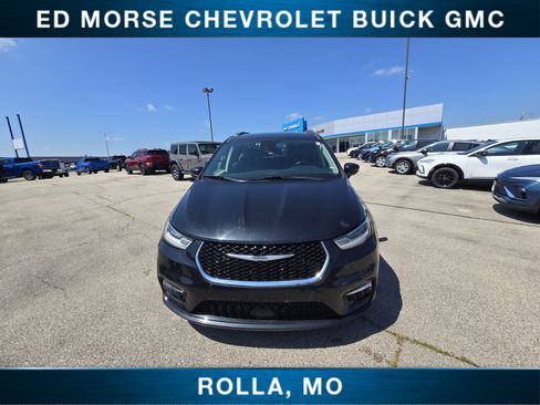 Used 2021 Chrysler Pacifica Touring-L FWD image 8
