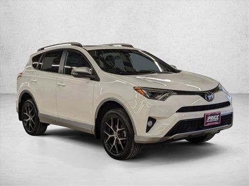 Used 2017 Toyota RAV4 SE image 3
