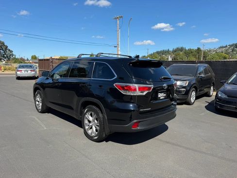 Used 2015 Toyota Highlander XLE AWD/4WD image 6