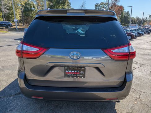 Used 2015 Toyota Sienna Limited image 5