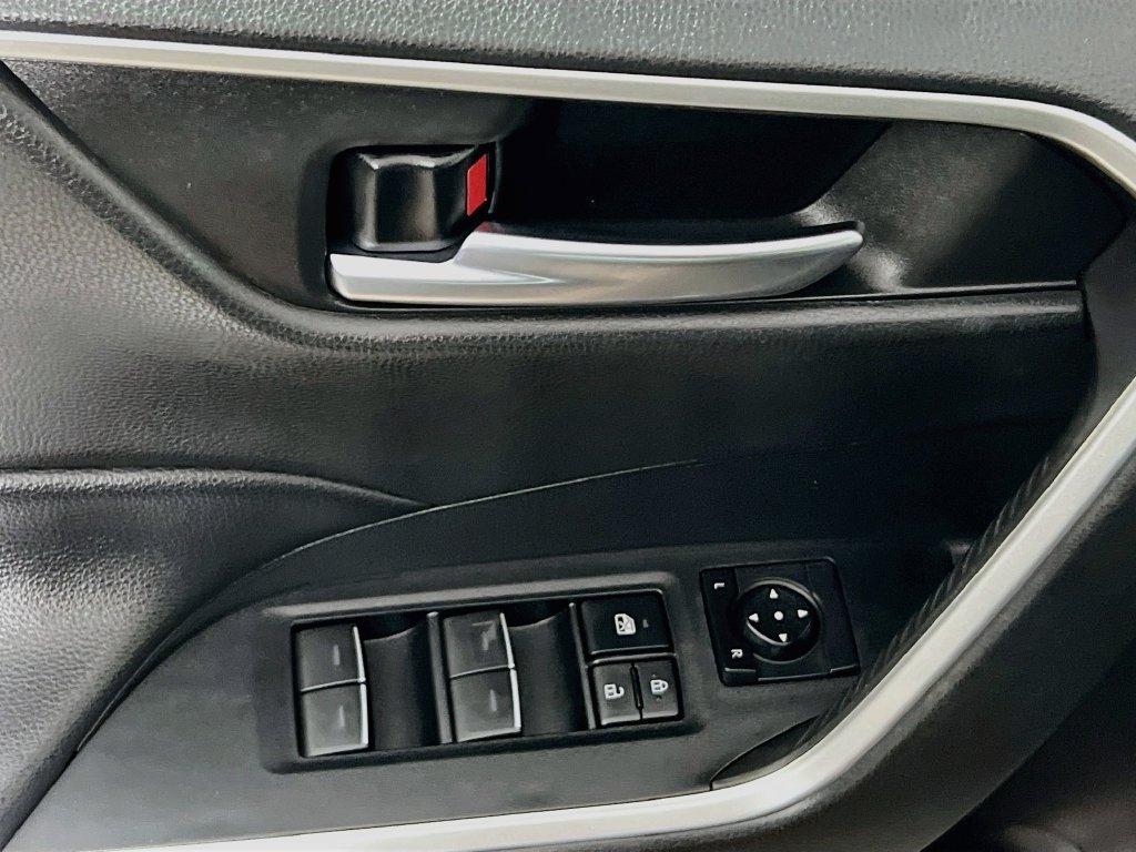 Used 2022 Toyota RAV4 SE AWD/4WD image 14