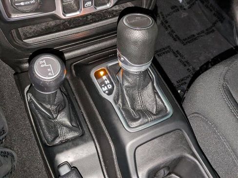 Used 2021 Jeep Gladiator Sport image 13