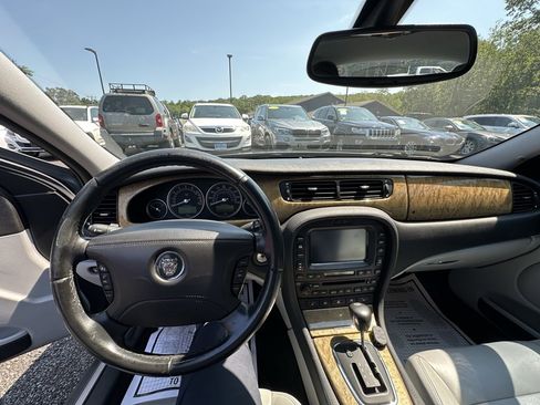 Used 2005 Jaguar S-TYPE R image 11