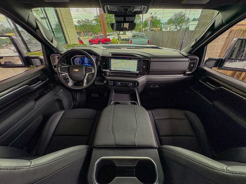 Used 2026 Chevrolet Silverado 2500 LTZ w/ LTZ Premium Package AWD/4WD image 2