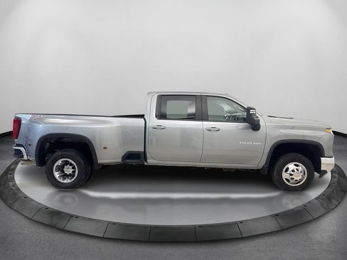 Used 2025 Chevrolet Silverado 3500 LT AWD/4WD image 4