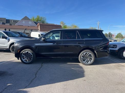Used 2025 Lincoln Navigator Reserve image 15