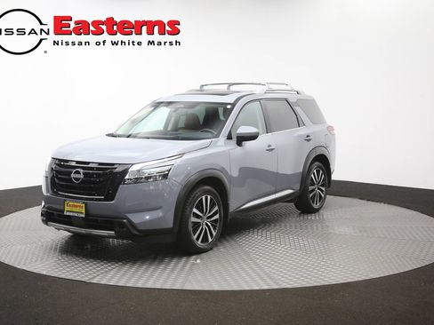 Used 2024 Nissan Pathfinder Platinum w/ Black Appearance Package AWD/4WD image 59