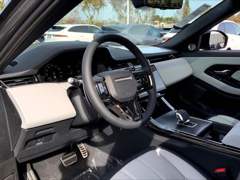 New 2026 Land Rover Range Rover Evoque Dynamic SE image 9