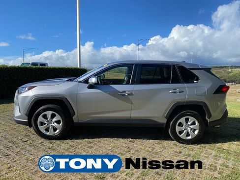Used 2022 Toyota RAV4 LE FWD image 3