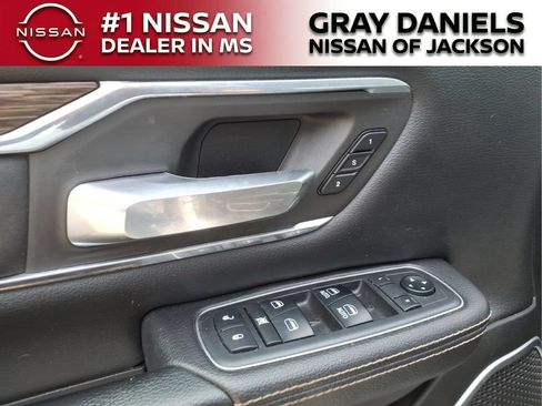 Used 2019 RAM 1500 Laramie AWD/4WD image 11