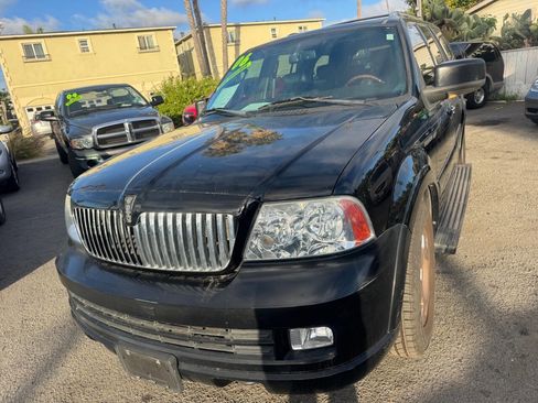 Used 2006 Lincoln Navigator Luxury image 2