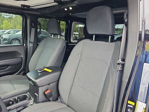 Used 2024 Jeep Wrangler Unlimited w/ Convenience Group AWD/4WD image 18