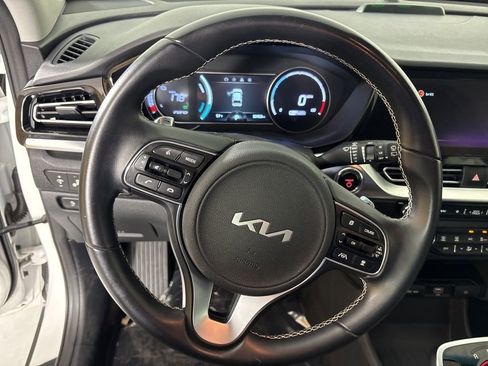 Used 2022 Kia Niro EX image 20