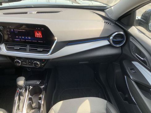 Used 2025 Chevrolet Trax LT FWD image 51