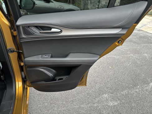 Used 2022 Alfa Romeo Stelvio Veloce image 23